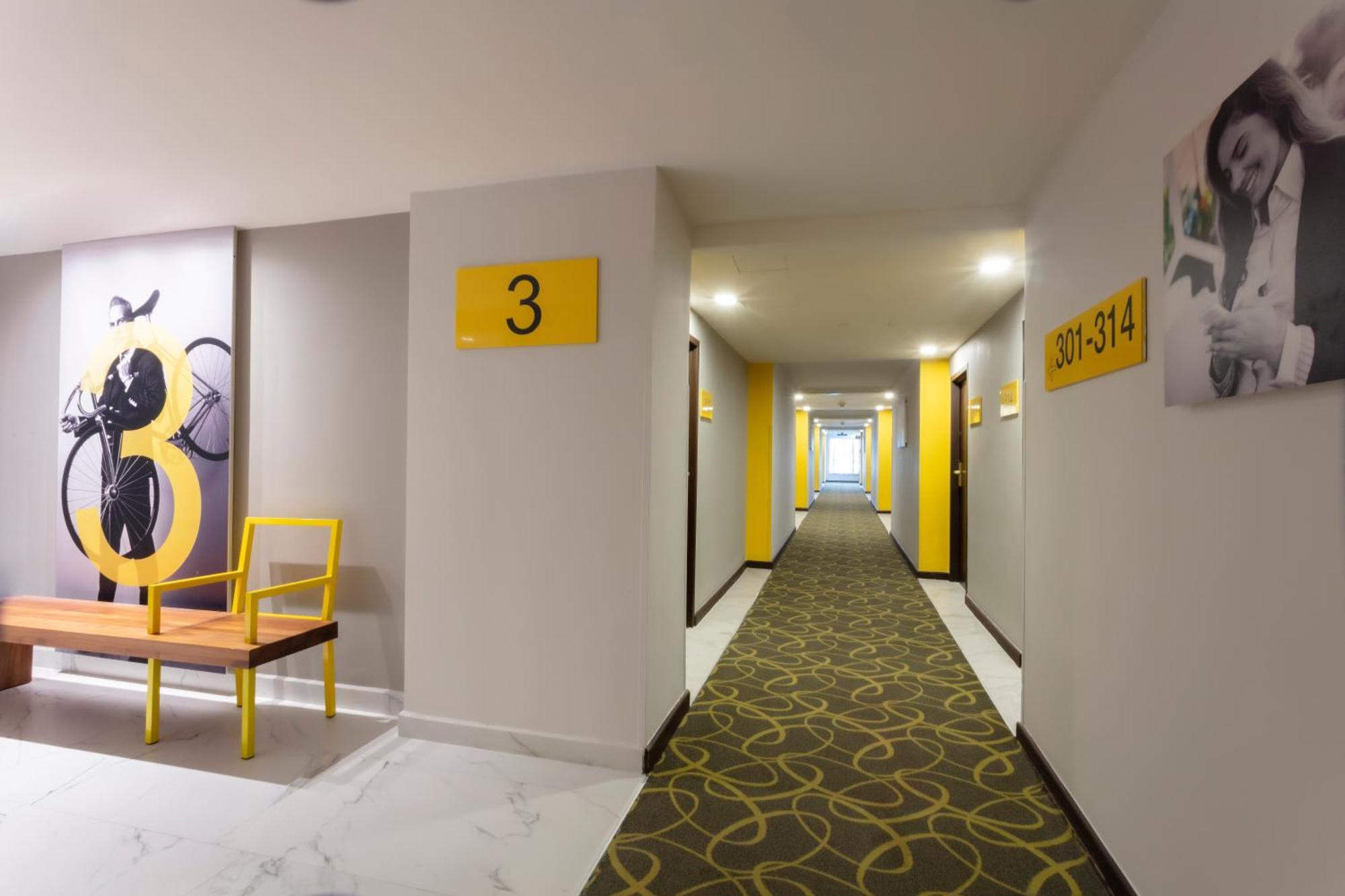 Krystal Urban Monterrey San Jeronimo Hotell Exteriör bild